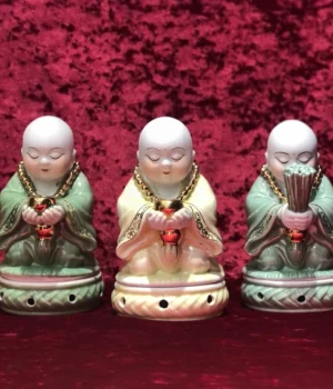 Lư đốt trầm hương, lư xông trầm chú tiểu bằng sứ